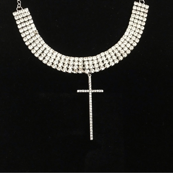 Jewelry - NWOT Rhinestone Cross Choker Necklace